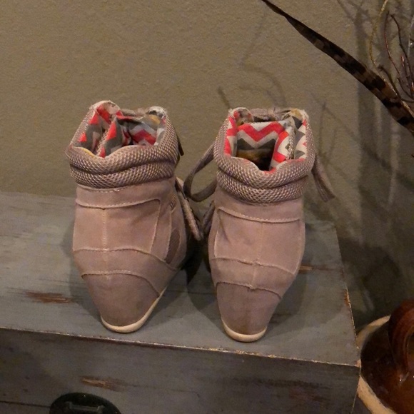 Rampage Platform Tennies - Picture 3 of 3